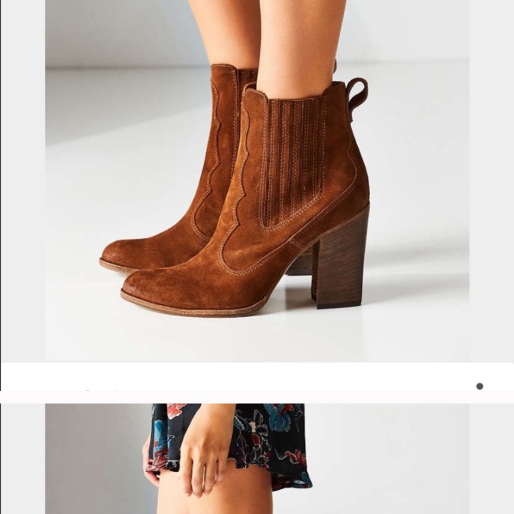 Reselling, bought new, worn once.